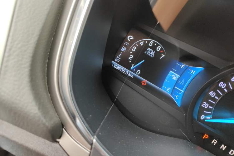 Used Ford Mondeo 2013 2.0L GTDi 200 Luxury Model Odometer Close Up