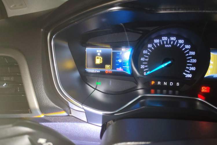 Used Ford Mondeo 2013 2.0L GTDi 200 Luxury Model Odometer Close Up