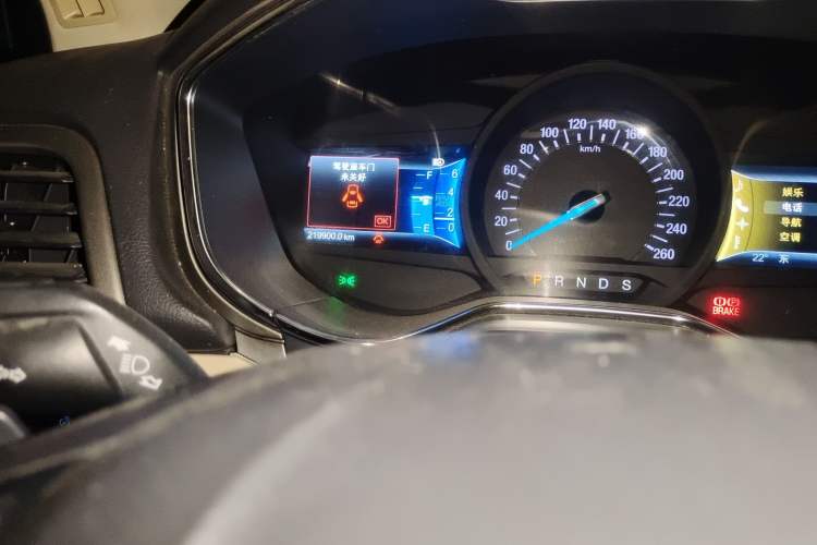 Used Ford Mondeo 2013 2.0L GTDi 200 Luxury Model Odometer Close Up