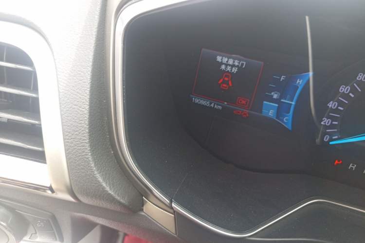 Used Ford Mondeo 2013 2.0L GTDi 200 Luxury Model Odometer Close Up