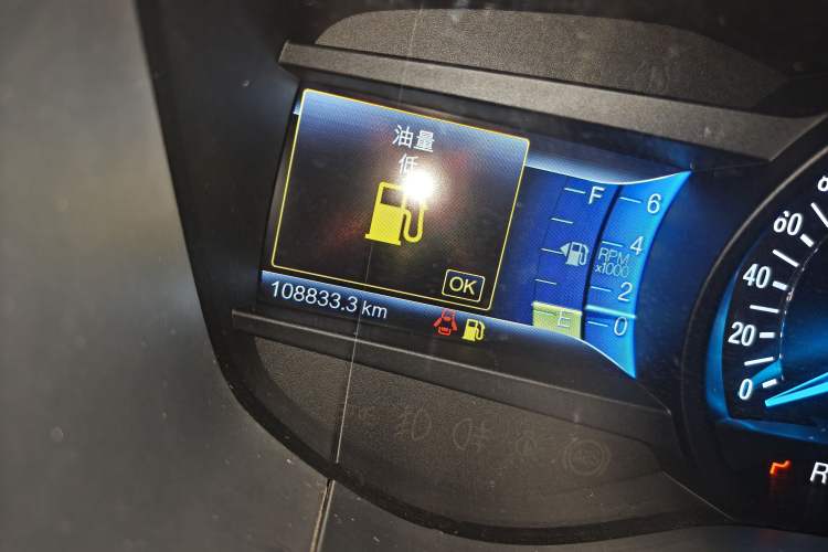 Used Ford Mondeo 2013 2.0L GTDi 200 Luxury Model Odometer Close Up