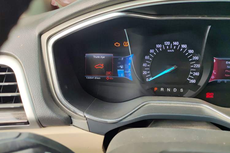 Used Ford Mondeo 2013 2.0L GTDi 200 Luxury Model Odometer Close Up