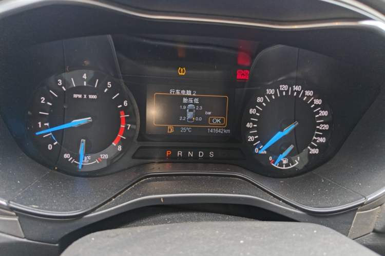 Used Ford Mondeo 2013 2.0L GTDi 200 Luxury Model Odometer Close Up