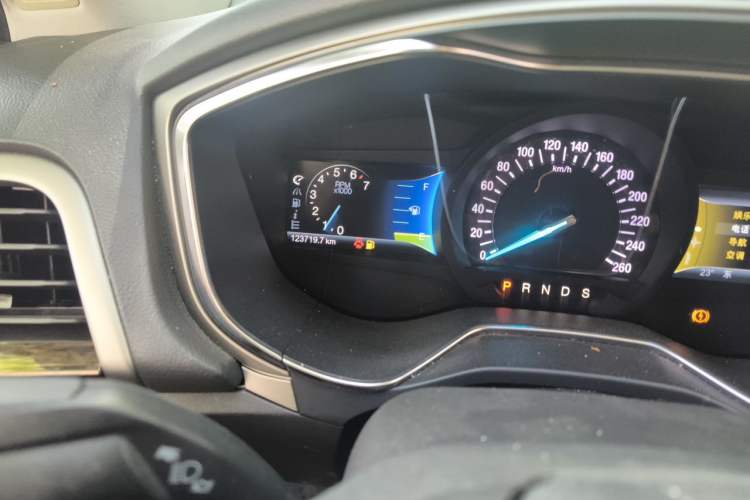 Used Ford Mondeo 2013 2.0L GTDi 200 Luxury Model Odometer Close Up