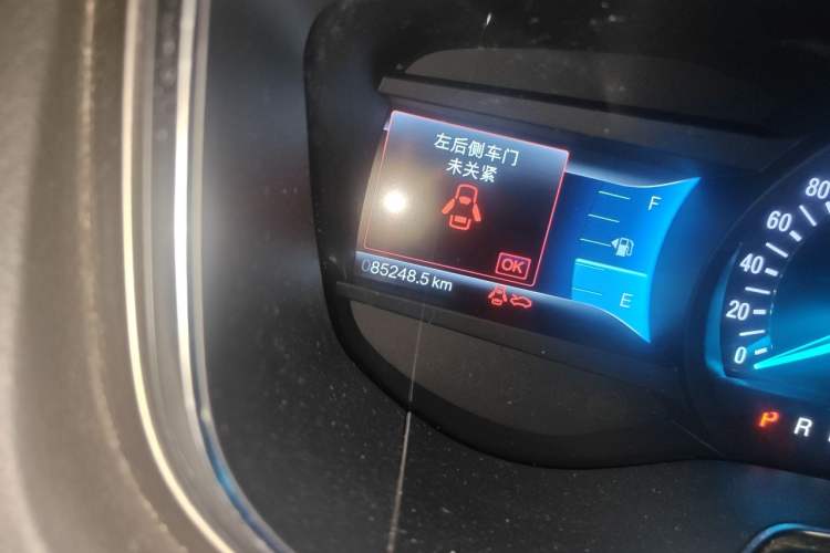 Used Ford Mondeo 2013 2.0L GTDi 200 Luxury Model Odometer Close Up