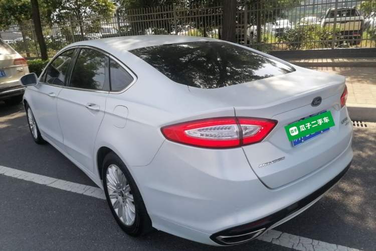 Used Ford Mondeo 2013 2.0L GTDi 200 Luxury Model Rear Left 45 Deg
