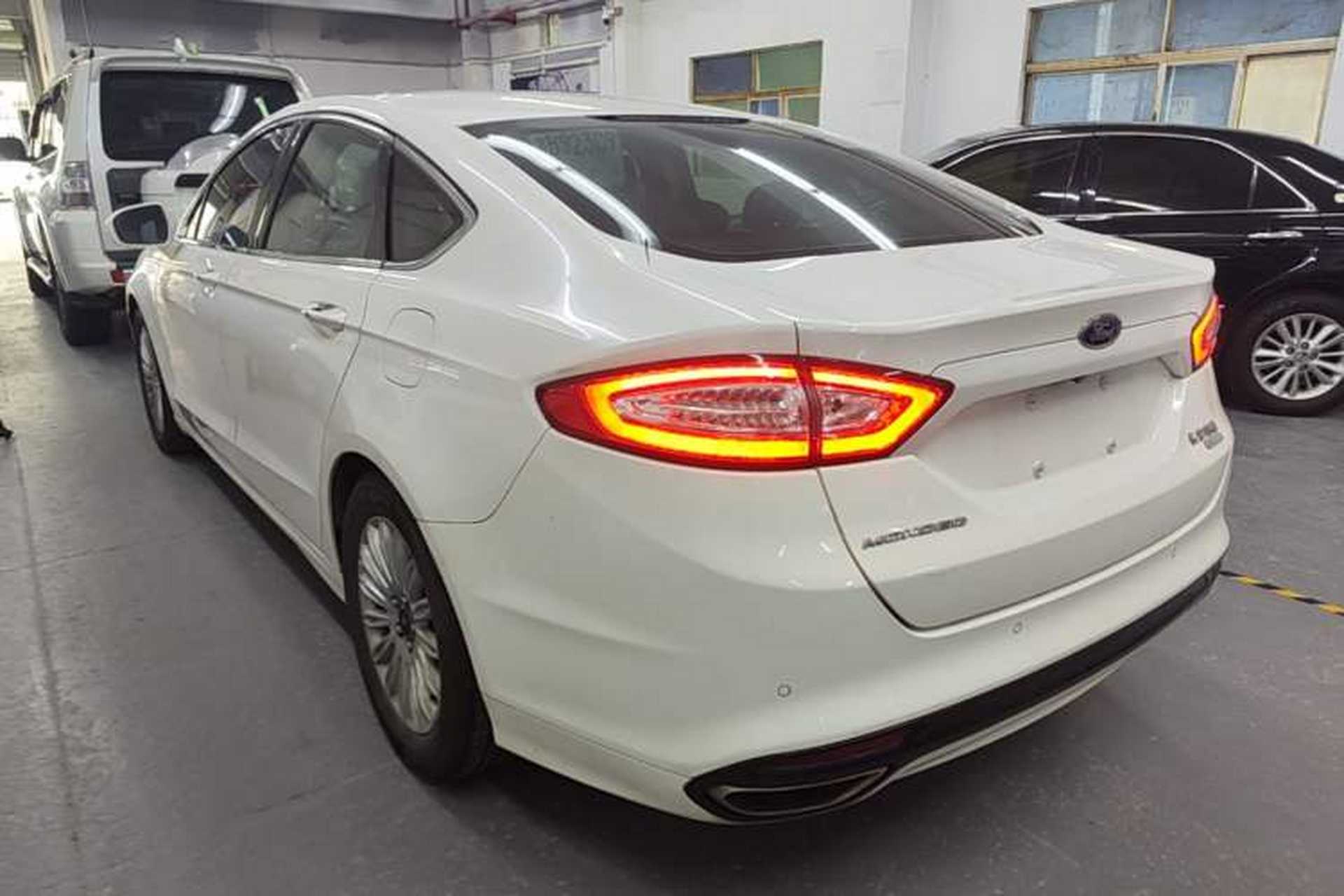 Used Ford Mondeo 2013 2.0L GTDi 200 Luxury Model Rear Left 45 Deg