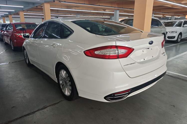 Used Ford Mondeo 2013 2.0L GTDi 200 Luxury Model Rear Left 45 Deg