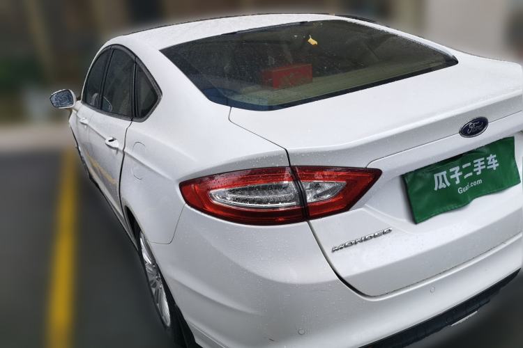 Used Ford Mondeo 2013 2.0L GTDi 200 Luxury Model Rear Left 45 Deg