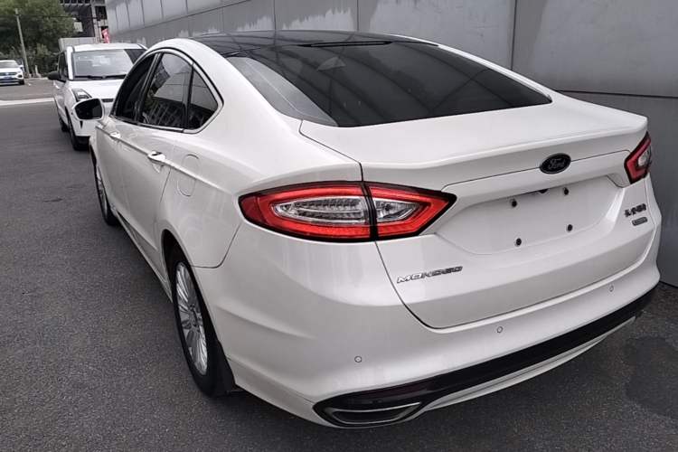 Used Ford Mondeo 2013 2.0L GTDi 200 Luxury Model Rear Left 45 Deg
