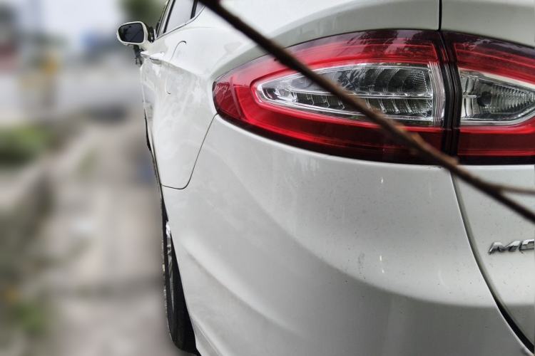 Used Ford Mondeo 2013 2.0L GTDi 200 Luxury Model Rear Left 45 Deg