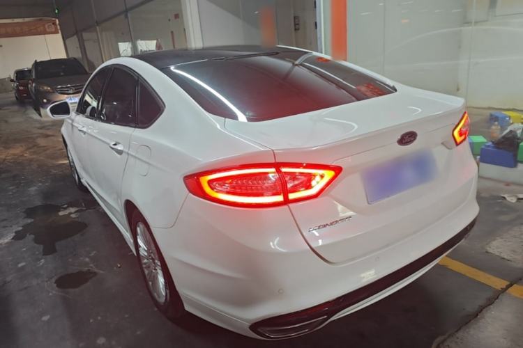 Used Ford Mondeo 2013 2.0L GTDi 200 Luxury Model Rear Left 45 Deg