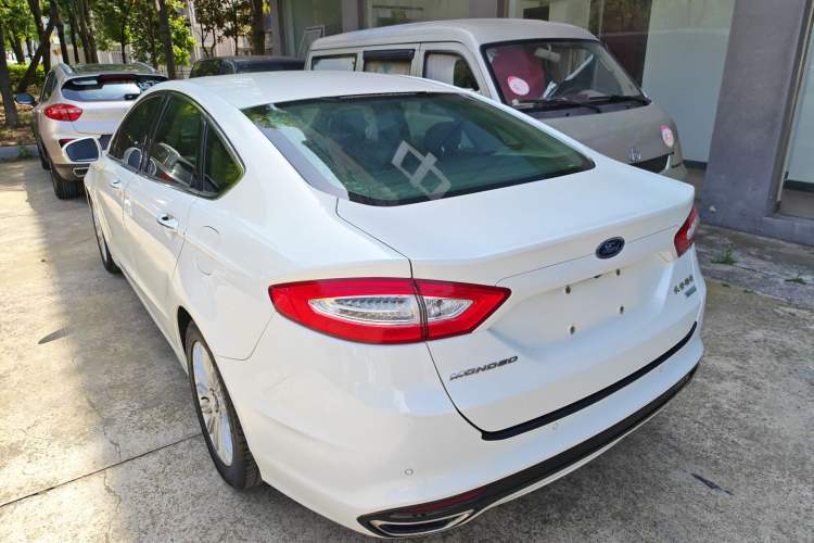 Used Ford Mondeo 2013 2.0L GTDi 200 Luxury Model Rear Left 45 Deg