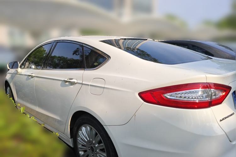 Used Ford Mondeo 2013 2.0L GTDi 200 Luxury Model Rear Left 45 Deg