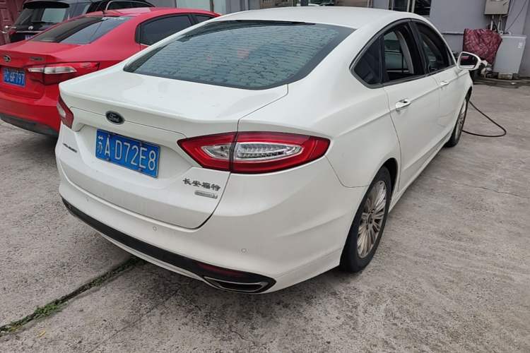 Used Ford Mondeo 2013 2.0L GTDi 200 Luxury Model Rear Right 45 Deg