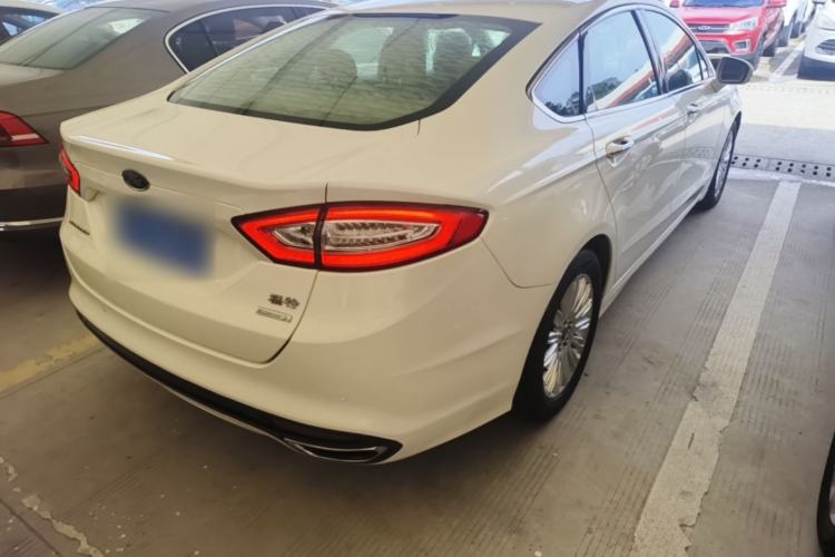 Used Ford Mondeo 2013 2.0L GTDi 200 Luxury Model Rear Right 45 Deg