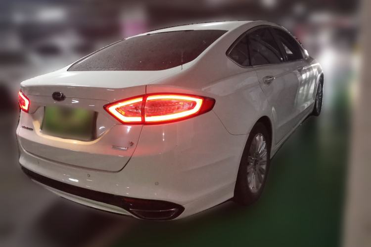 Used Ford Mondeo 2013 2.0L GTDi 200 Luxury Model Rear Right 45 Deg