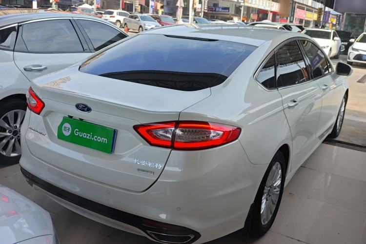 Used Ford Mondeo 2013 2.0L GTDi 200 Luxury Model Rear Right 45 Deg
