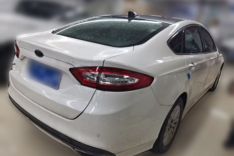 Used Ford Mondeo 2013 2.0L GTDi 200 Luxury Model Rear Right 45 Deg