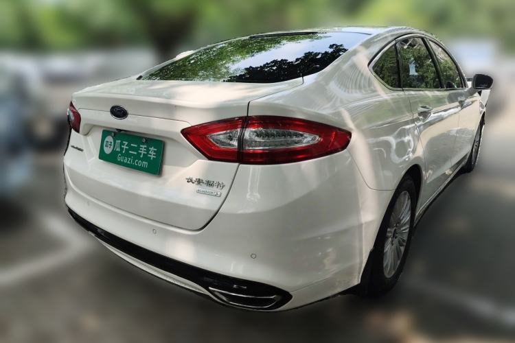 Used Ford Mondeo 2013 2.0L GTDi 200 Luxury Model Rear Right 45 Deg