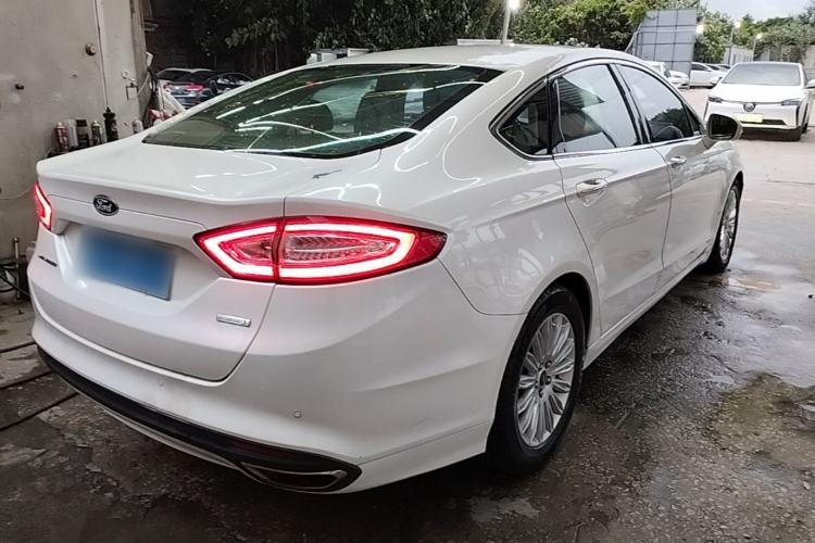 Used Ford Mondeo 2013 2.0L GTDi 200 Luxury Model Rear Right 45 Deg