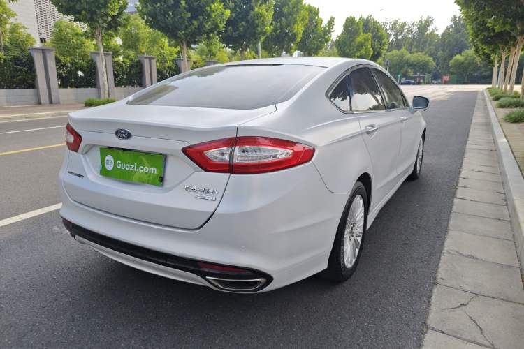 Used Ford Mondeo 2013 2.0L GTDi 200 Luxury Model Rear Right 45 Deg