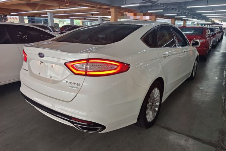 Used Ford Mondeo 2013 2.0L GTDi 200 Luxury Model Rear Right 45 Deg