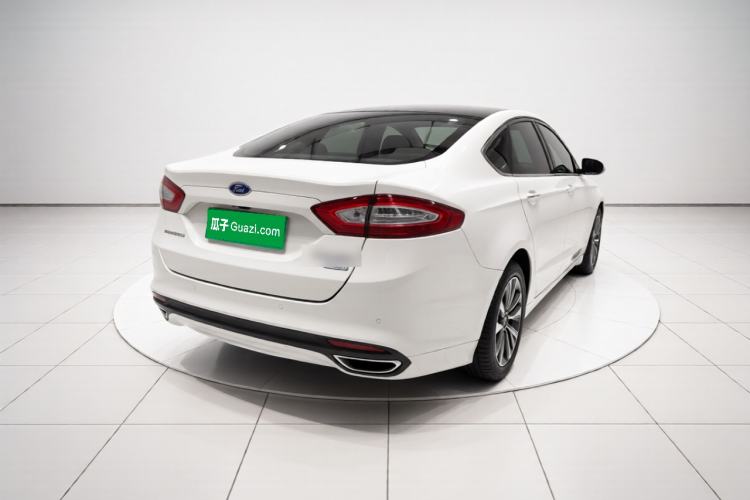 Used Ford Mondeo 2013 2.0L GTDi 200 Luxury Model Rear Right 45 Deg