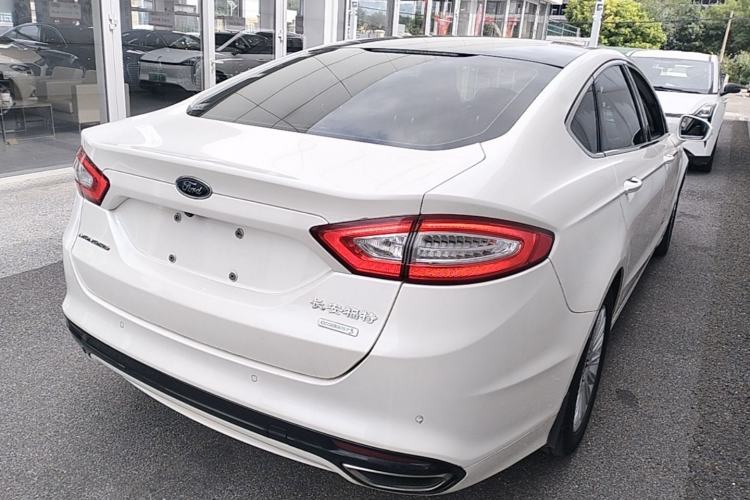 Used Ford Mondeo 2013 2.0L GTDi 200 Luxury Model Rear Right 45 Deg