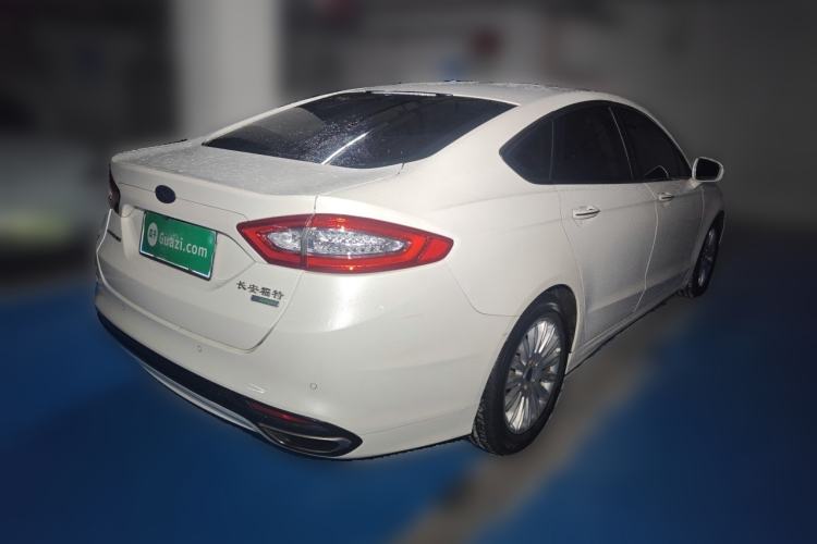 Used Ford Mondeo 2013 2.0L GTDi 200 Luxury Model Rear Right 45 Deg