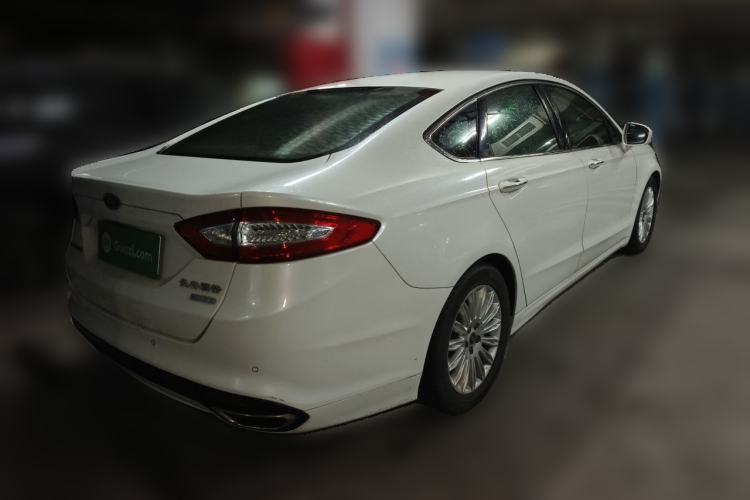 Used Ford Mondeo 2013 2.0L GTDi 200 Luxury Model Rear Right 45 Deg