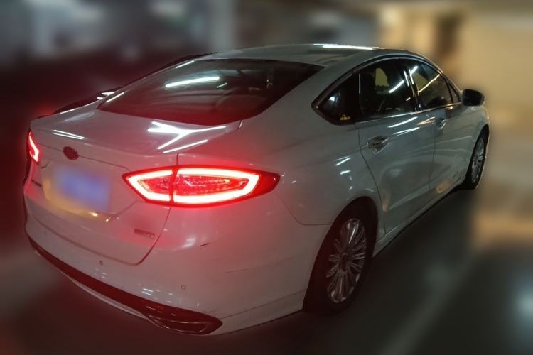 Used Ford Mondeo 2013 2.0L GTDi 200 Luxury Model Rear Right 45 Deg