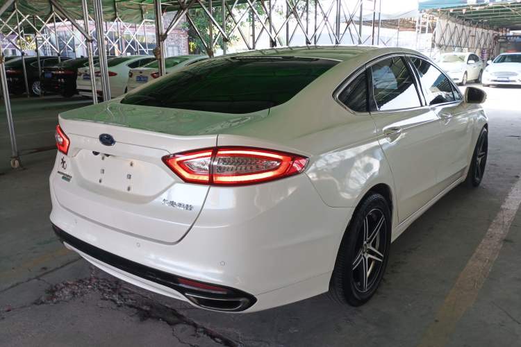 Used Ford Mondeo 2013 2.0L GTDi 200 Luxury Model Rear Right 45 Deg
