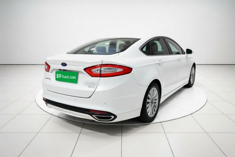 Used Ford Mondeo 2013 2.0L GTDi 200 Luxury Model Rear Right 45 Deg