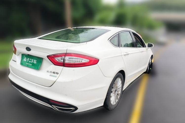 Used Ford Mondeo 2013 2.0L GTDi 200 Luxury Model Rear Right 45 Deg