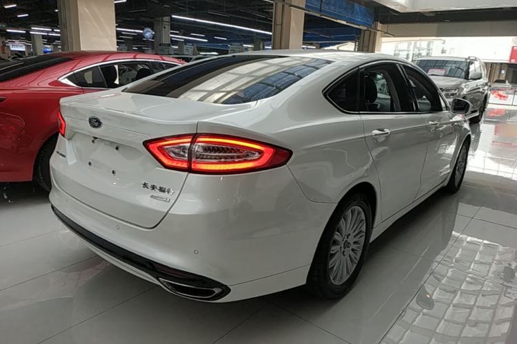 Used Ford Mondeo 2013 2.0L GTDi 200 Luxury Model Rear Right 45 Deg