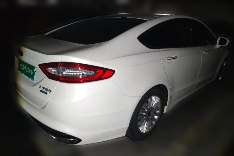 Used Ford Mondeo 2013 2.0L GTDi 200 Luxury Model Rear Right 45 Deg