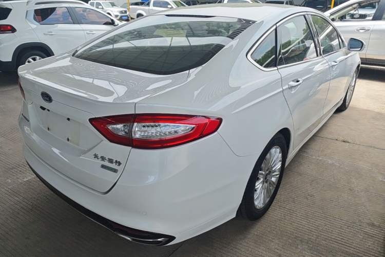 Used Ford Mondeo 2013 2.0L GTDi 200 Fashion Edition Rear Right 45 Deg