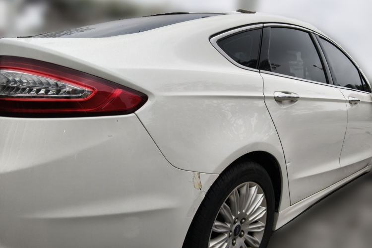 Used Ford Mondeo 2013 2.0L GTDi 200 Luxury Model Rear Right 45 Deg