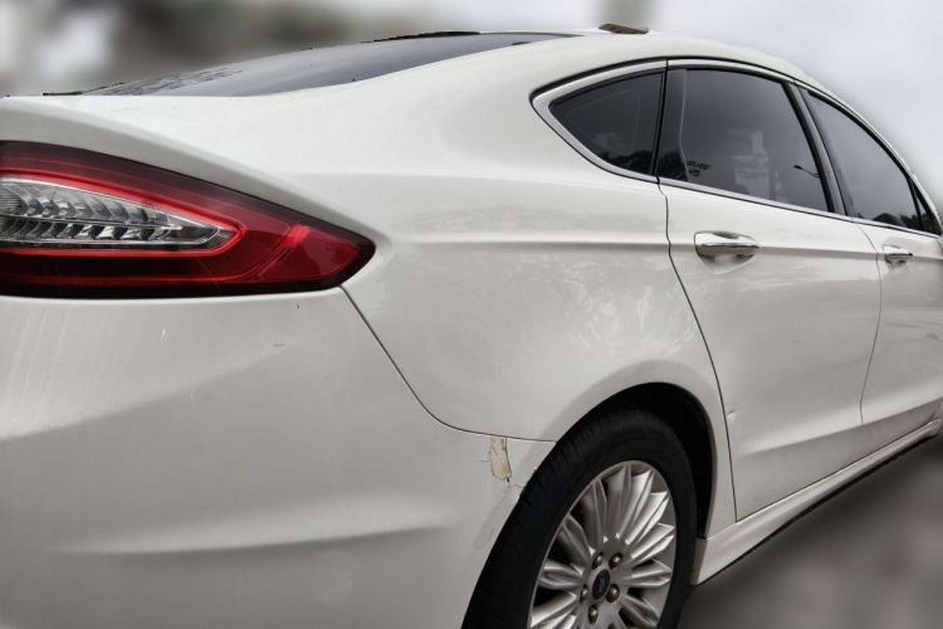 Used Ford Mondeo 2013 2.0L GTDi 200 Luxury Model Rear Right 45 Deg