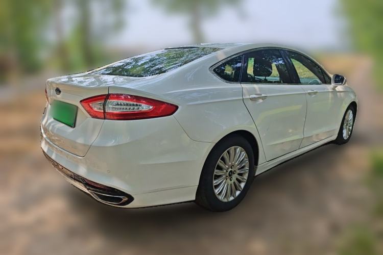 Used Ford Mondeo 2013 2.0L GTDi 200 Luxury Model Rear Right 45 Deg