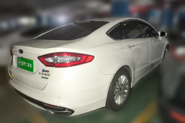 Used Ford Mondeo 2013 2.0L GTDi 200 Luxury Model Rear Right 45 Deg