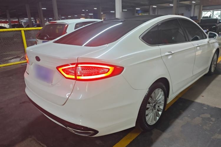 Used Ford Mondeo 2013 2.0L GTDi 200 Luxury Model Rear Right 45 Deg