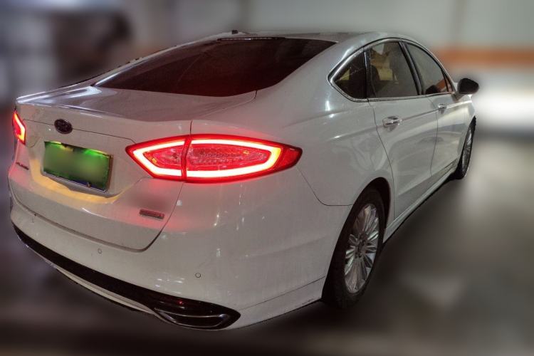 Used Ford Mondeo 2013 2.0L GTDi 200 Luxury Model Rear Right 45 Deg