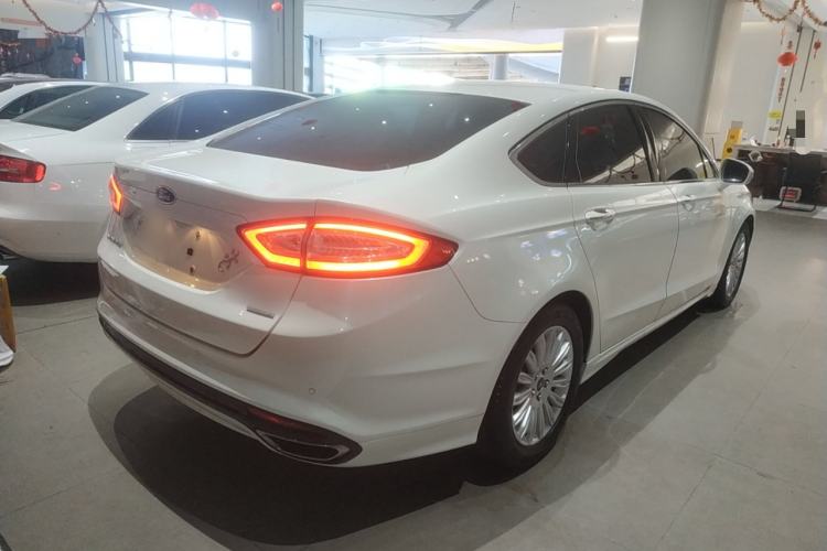 Used Ford Mondeo 2013 2.0L GTDi 200 Luxury Model Rear Right 45 Deg