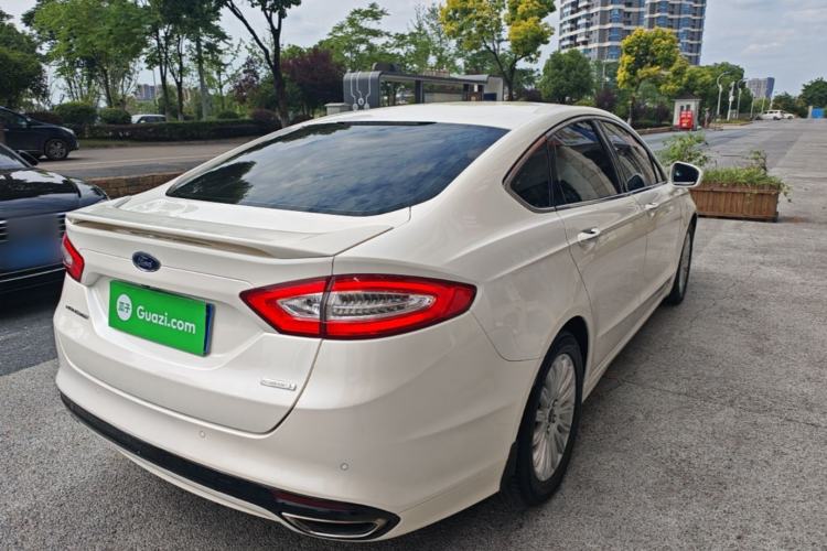 Used Ford Mondeo 2013 2.0L GTDi 200 Luxury Model Rear Right 45 Deg