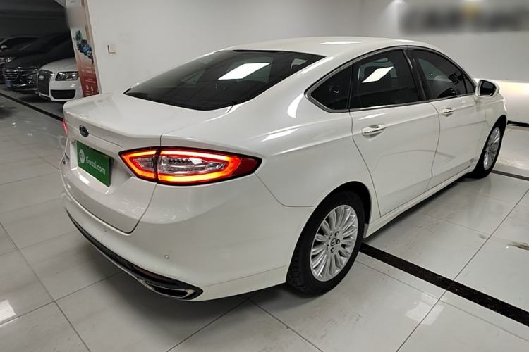 Used Ford Mondeo 2013 2.0L GTDi 200 Luxury Model Rear Right 45 Deg