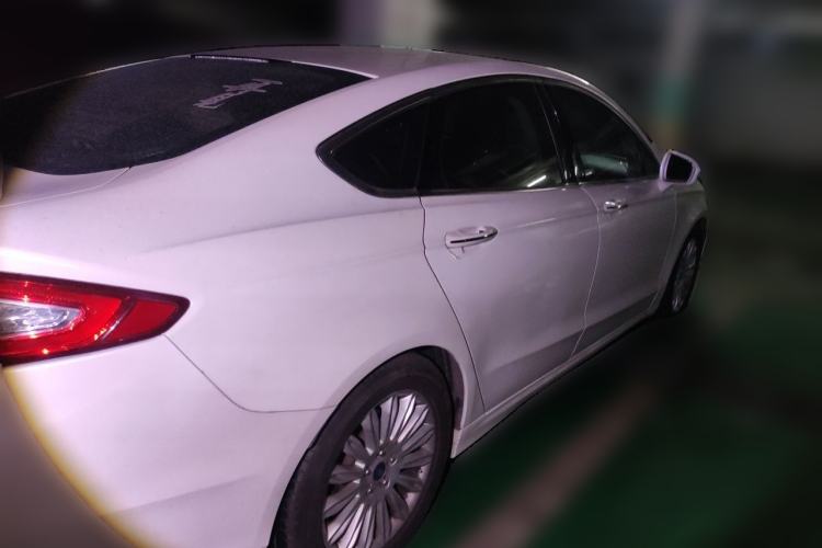 Used Ford Mondeo 2013 2.0L GTDi 200 Luxury Model Rear Right 45 Deg