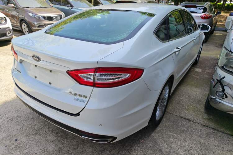 Used Ford Mondeo 2013 2.0L GTDi 200 Luxury Model Rear Right 45 Deg