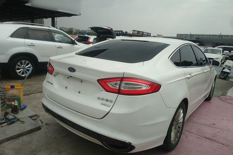 Used Ford Mondeo 2013 2.0L GTDi 200 Luxury Model Rear Right 45 Deg